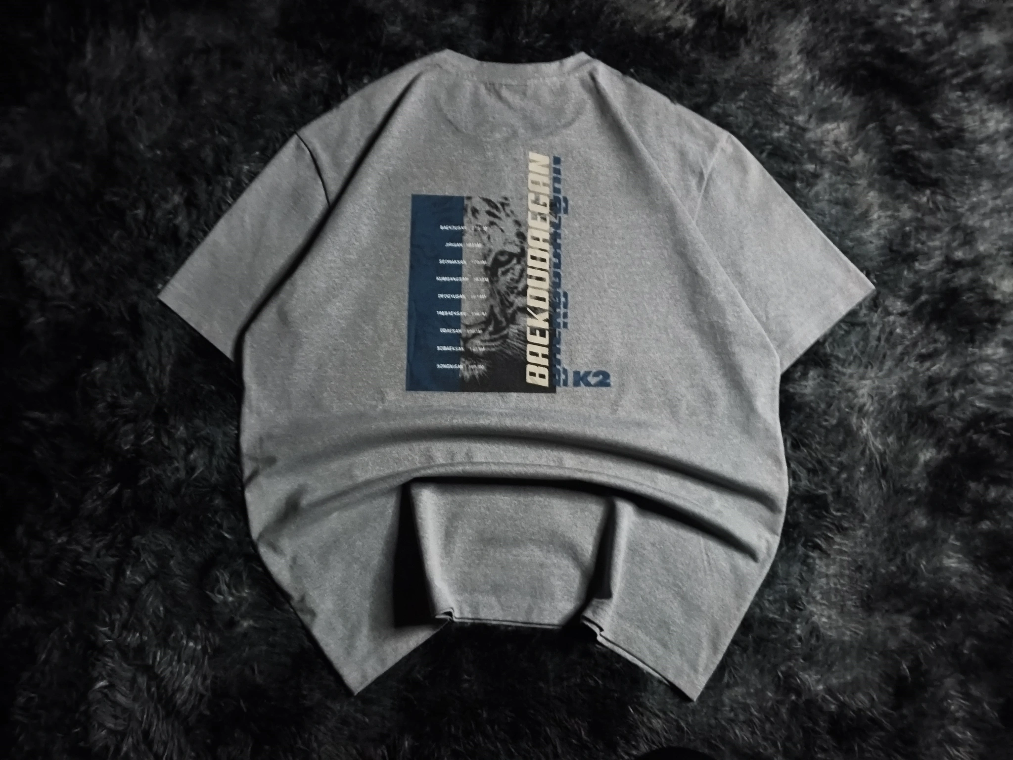 POLERA K2 BAEKDUDAEGAN PLOMO ♣️🔥 - vista 2