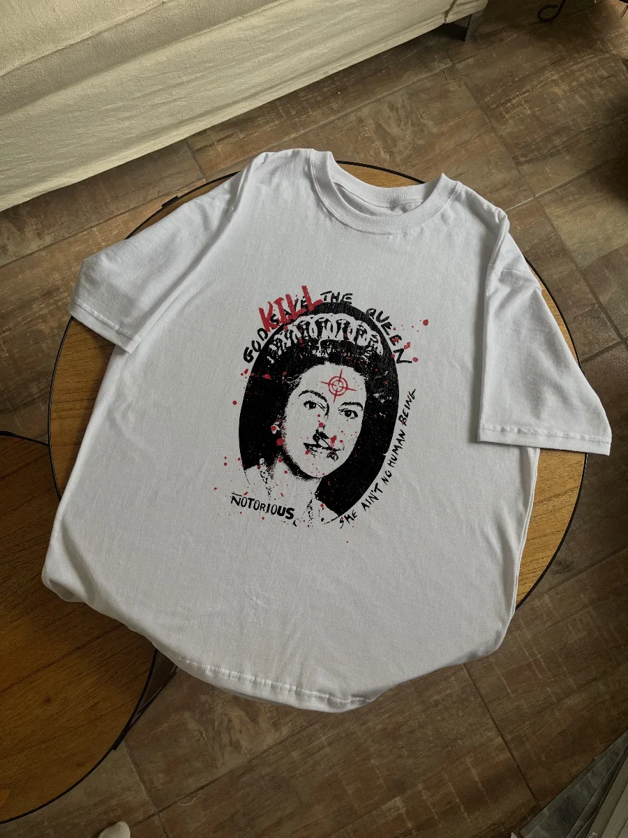 Remera over K1LLTHEQUEEN - vista 2